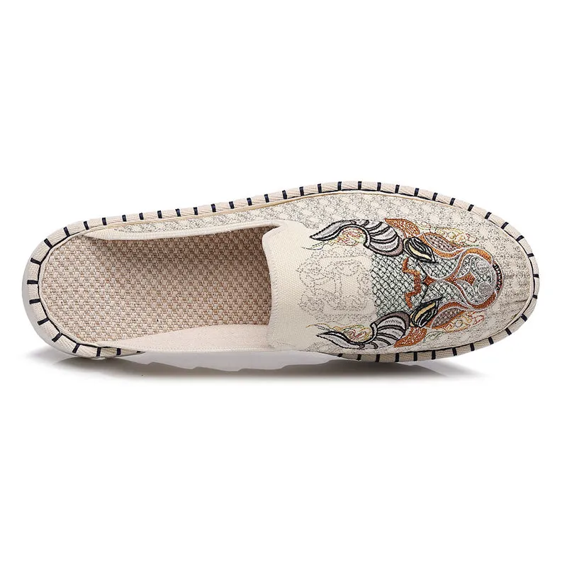 Chinese Style Cow Head Hand Embroidery Cozy Flats for Men